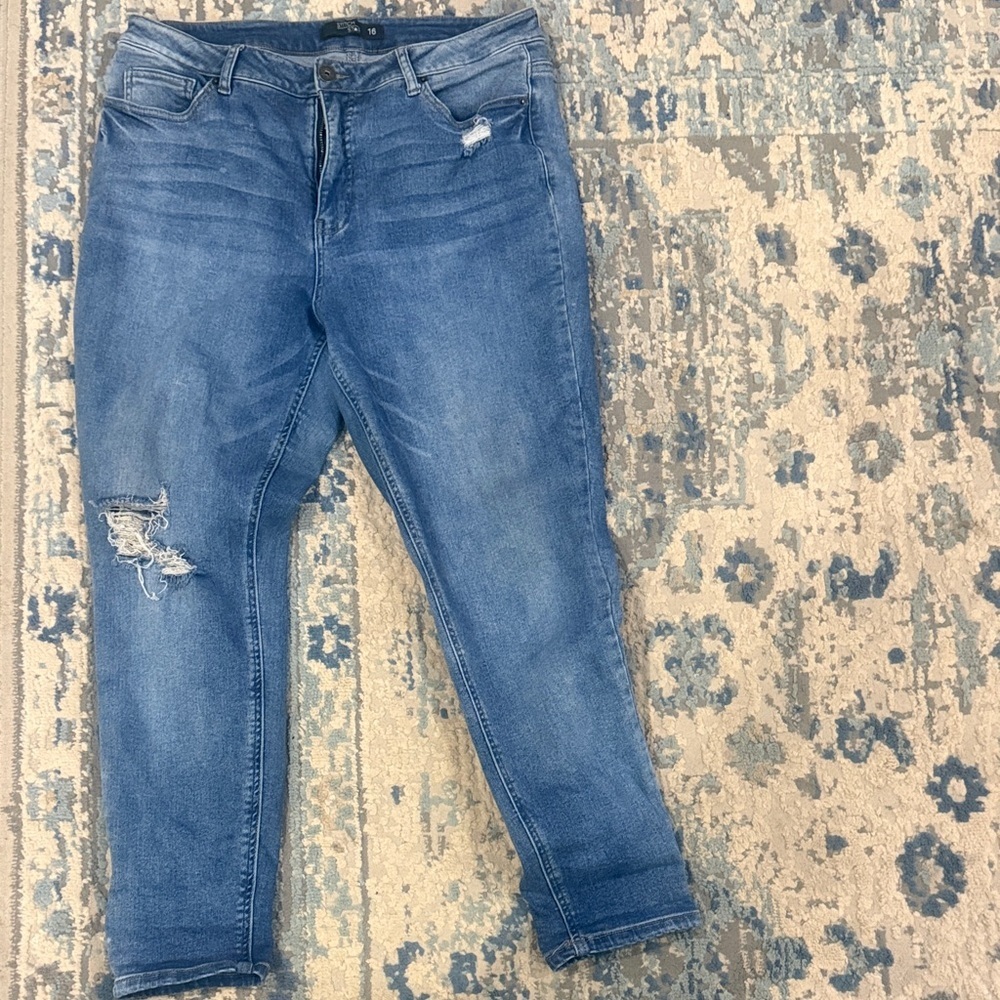 Women’s Blue Distressed Ankle Jeans - Stretch Cropped Denim
